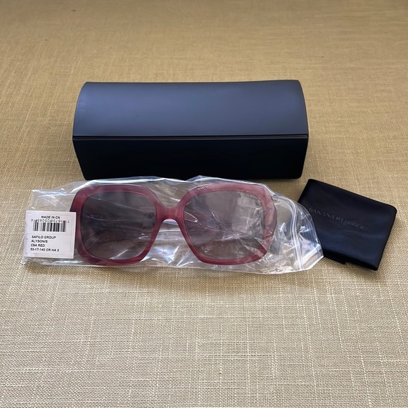 Banana Republic Sunglasses - Picture 3 of 3